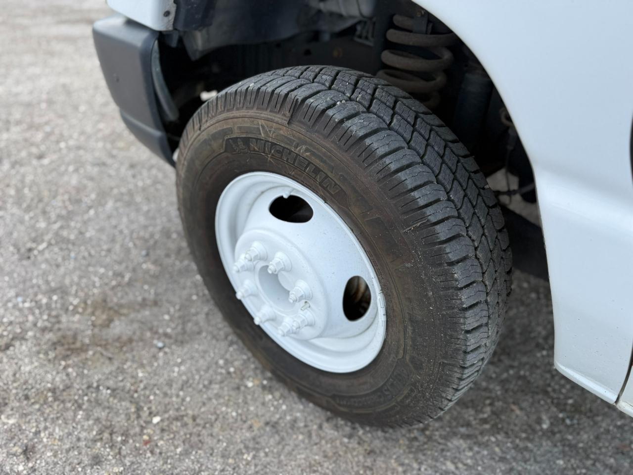 Used 2011 Ford E-450 - photo 13