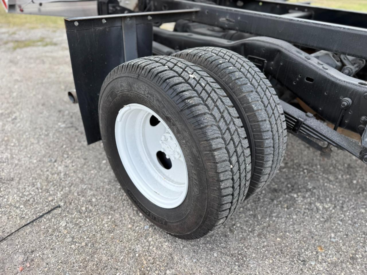 Used 2011 Ford E-450 - photo 15