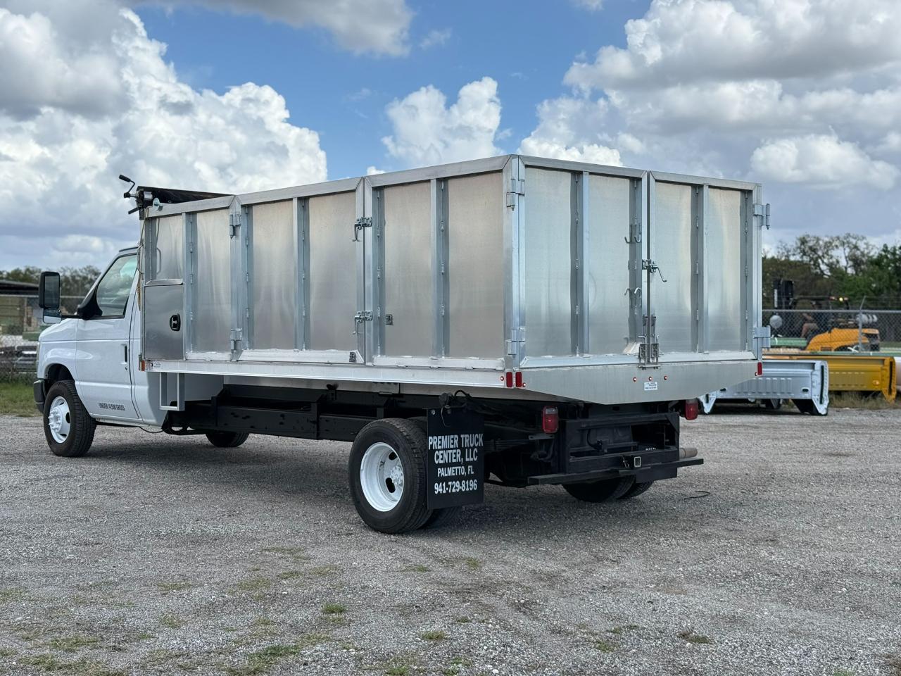 Used 2011 Ford E-450 - photo 18
