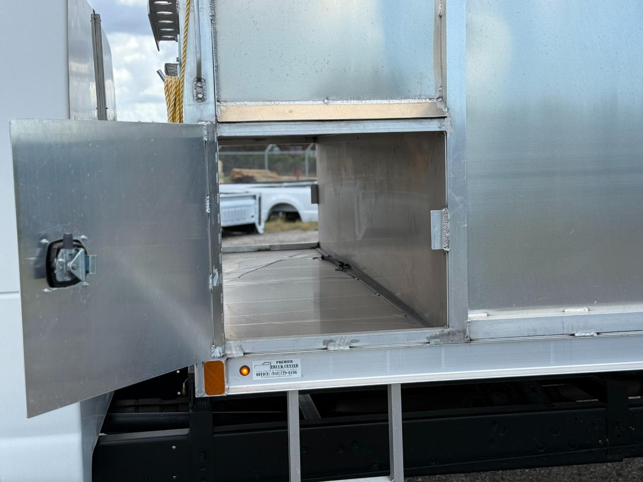 Used 2011 Ford E-450 - photo 20