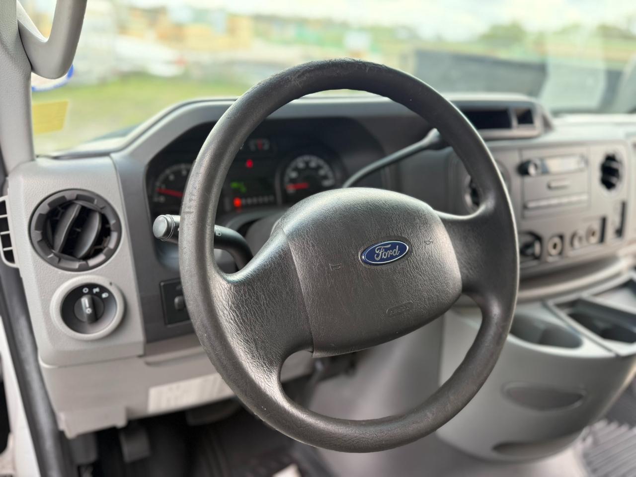 Used 2011 Ford E-450 - photo 24