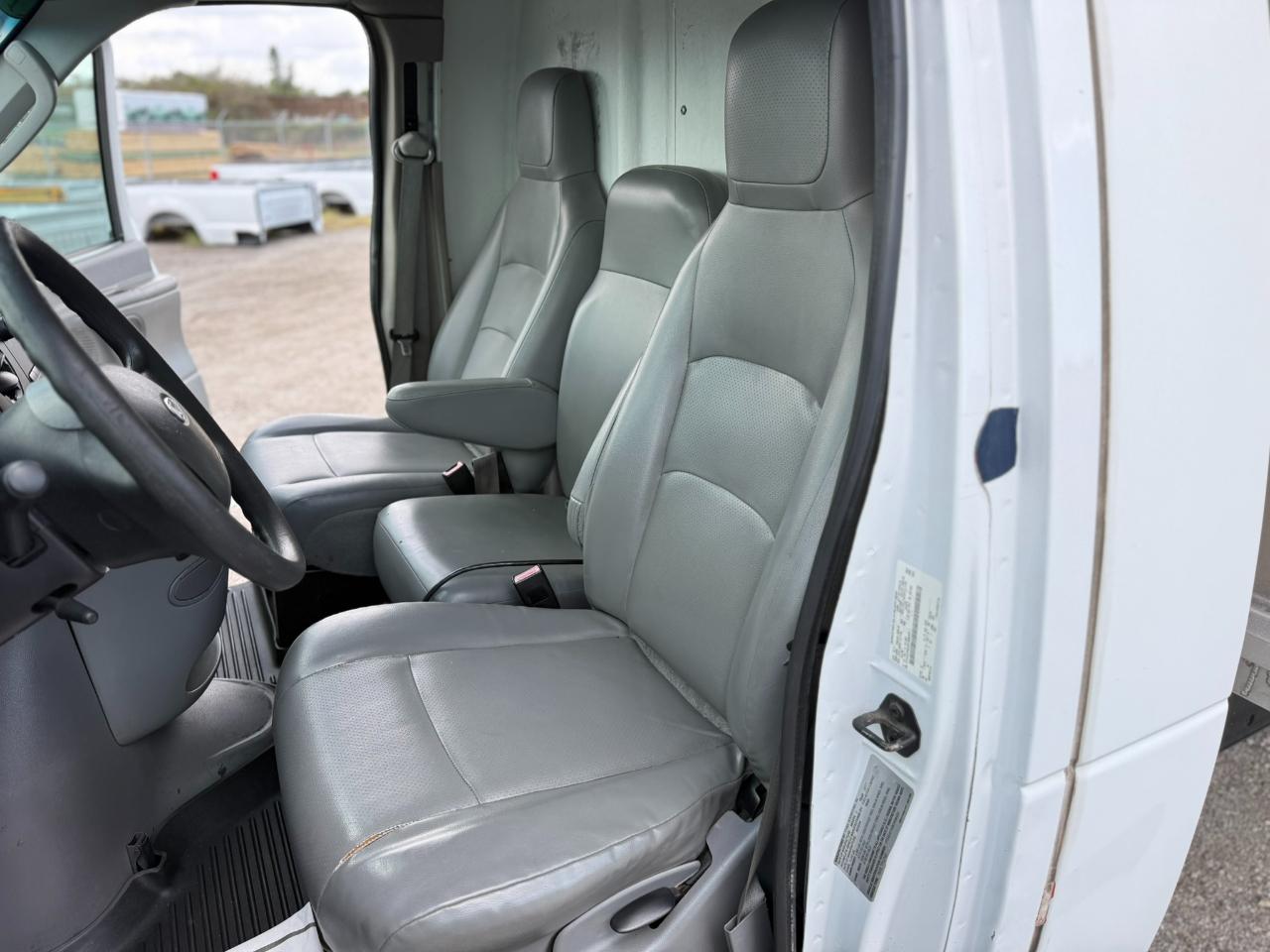 Used 2011 Ford E-450 - photo 27