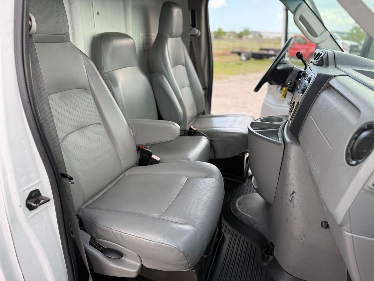 Used 2011 Ford E-450 - photo 30