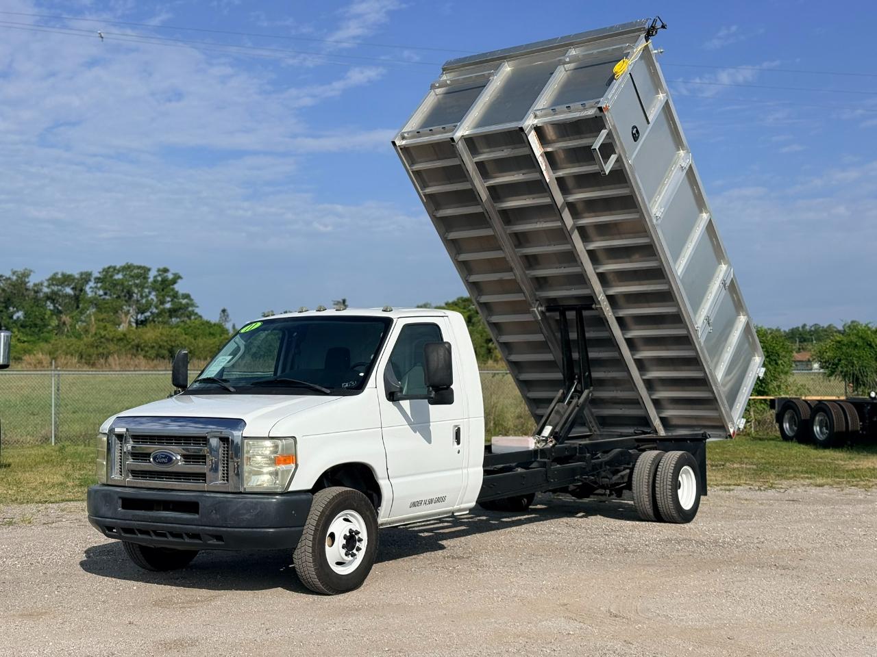 Used 2011 Ford E-450 - photo 5