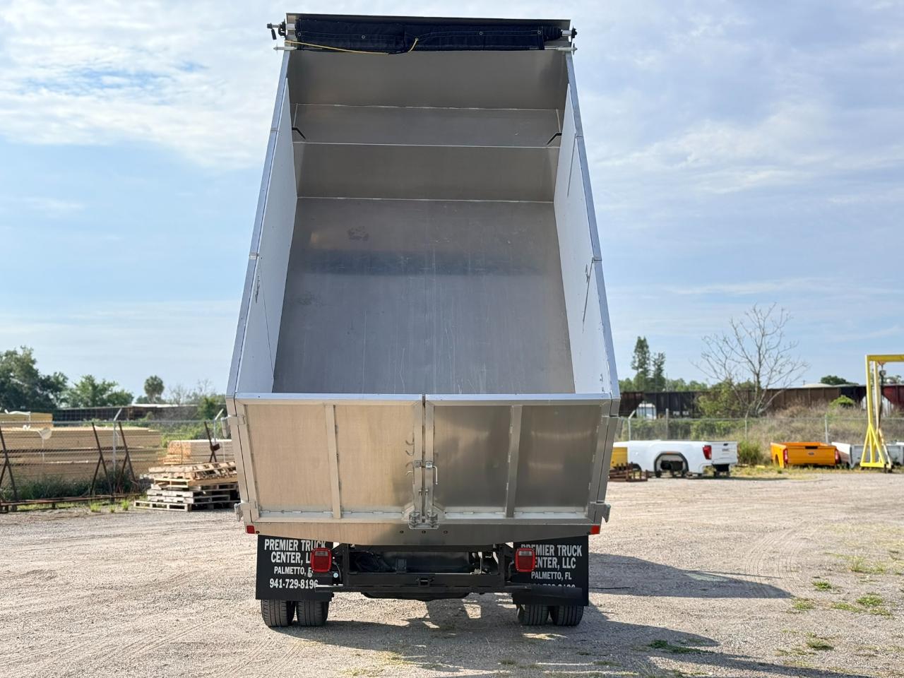 Used 2011 Ford E-450 - photo 8