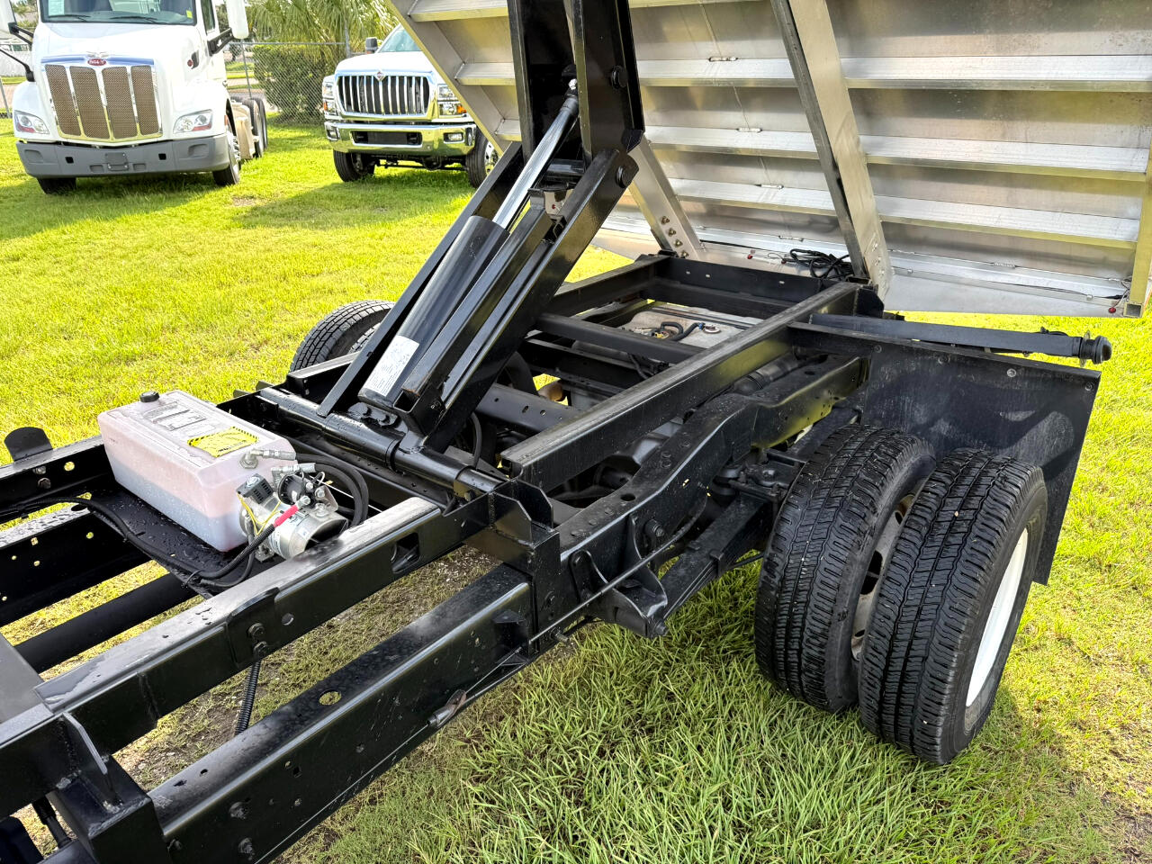 Used 2011 Ford E-450 - photo 12