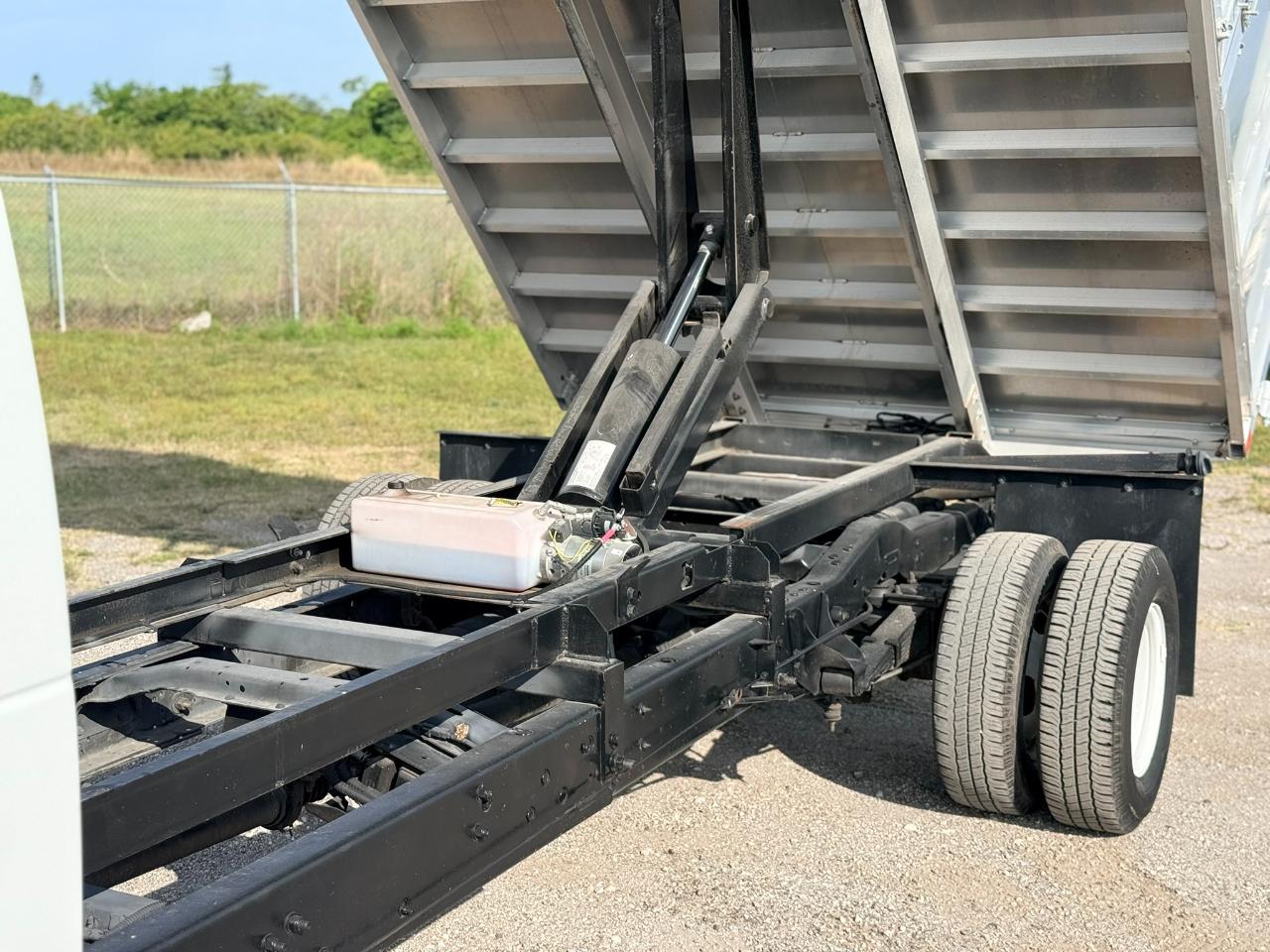 Used 2011 Ford E-450 - photo 13