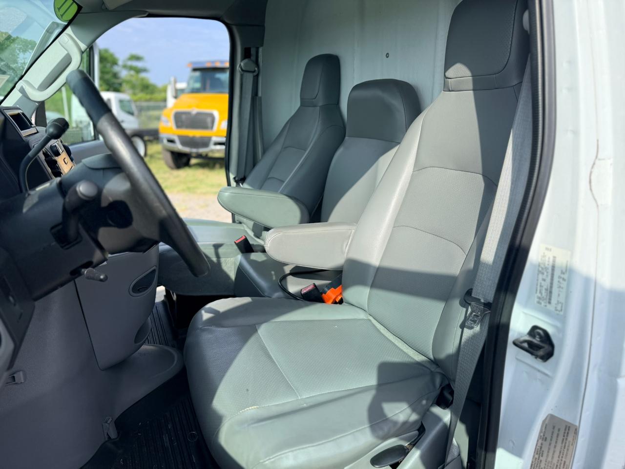 Used 2011 Ford E-450 - photo 17