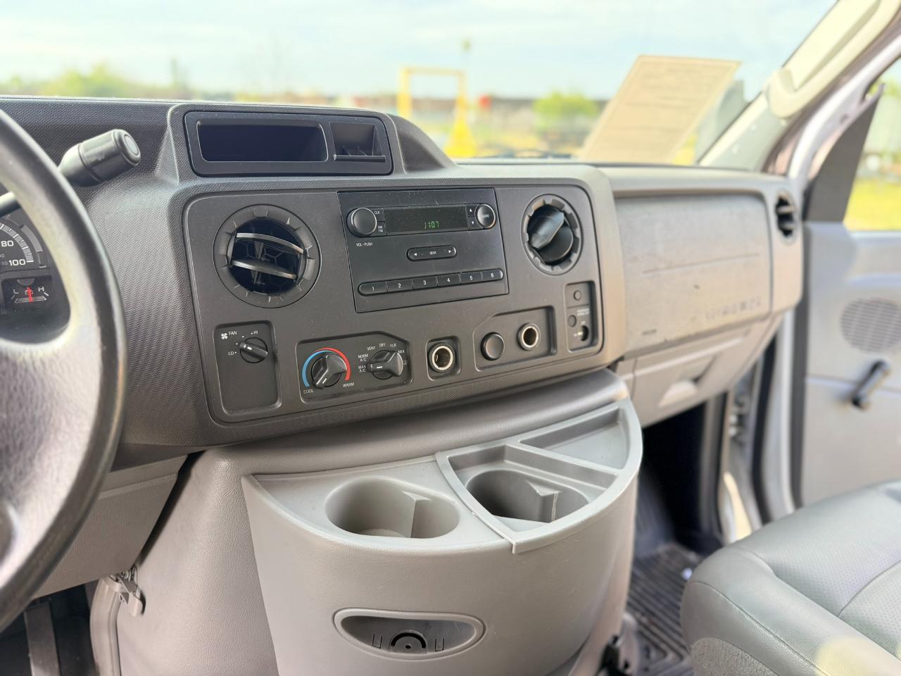 Used 2011 Ford E-450 - photo 19