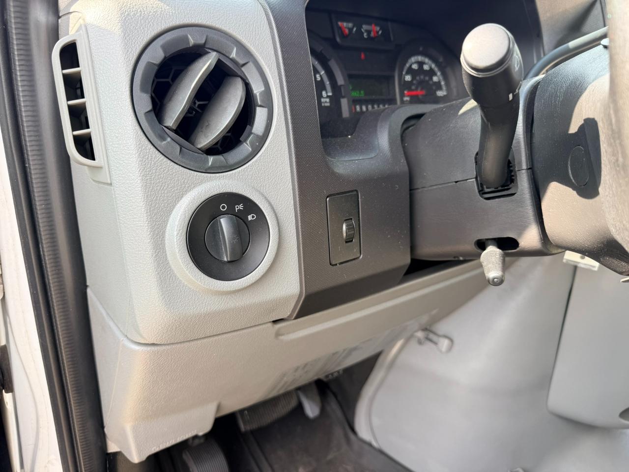 Used 2011 Ford E-450 - photo 20
