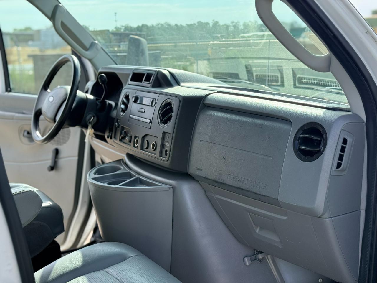 Used 2011 Ford E-450 - photo 23