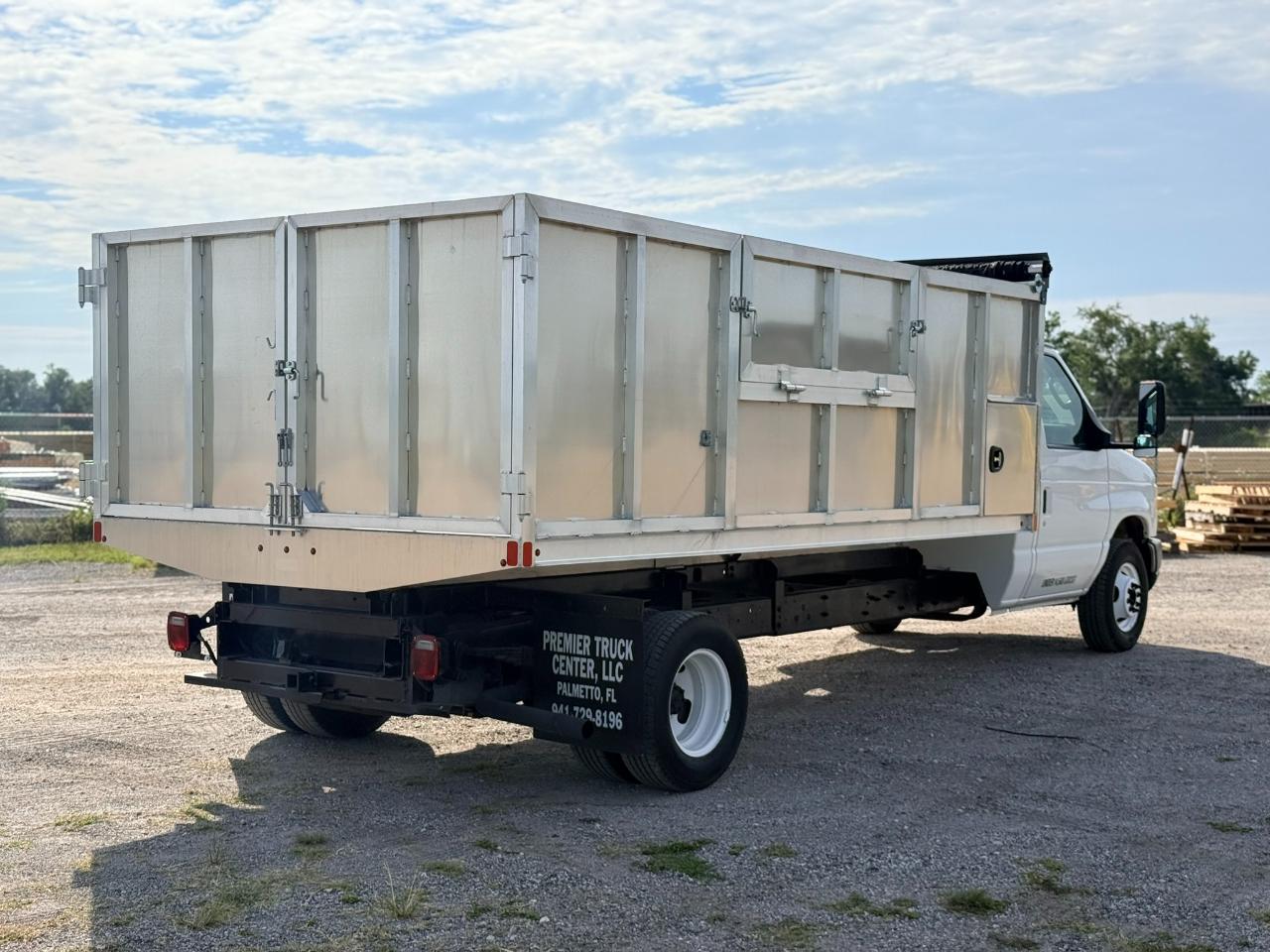 Used 2011 Ford E-450 - photo 28
