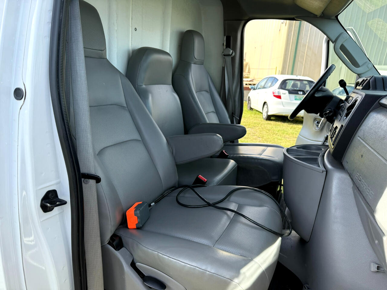 Used 2011 Ford E-450 - photo 29