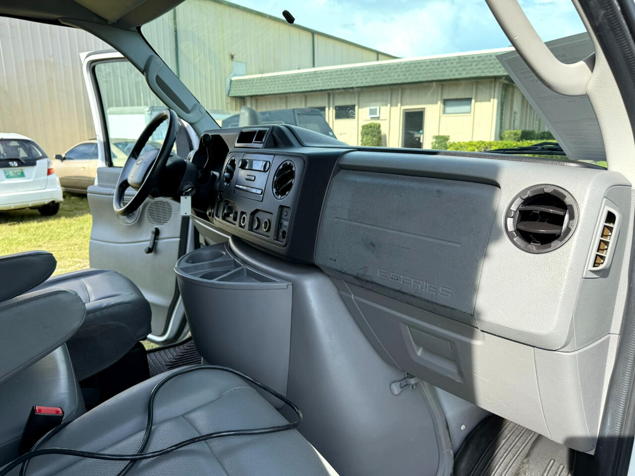Used 2011 Ford E-450 - photo 30