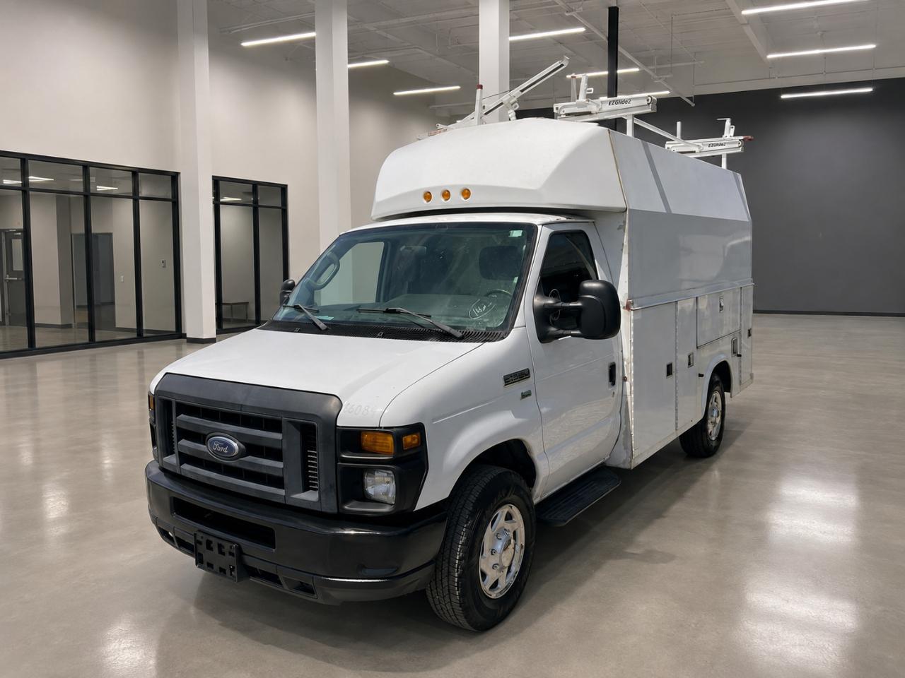 Used 2013 Ford E-350 - photo 2