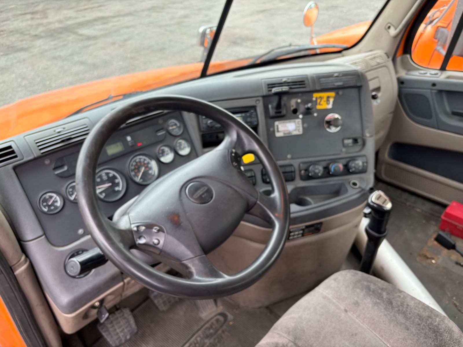 Used 2012 Freightliner Cascadia - photo 12
