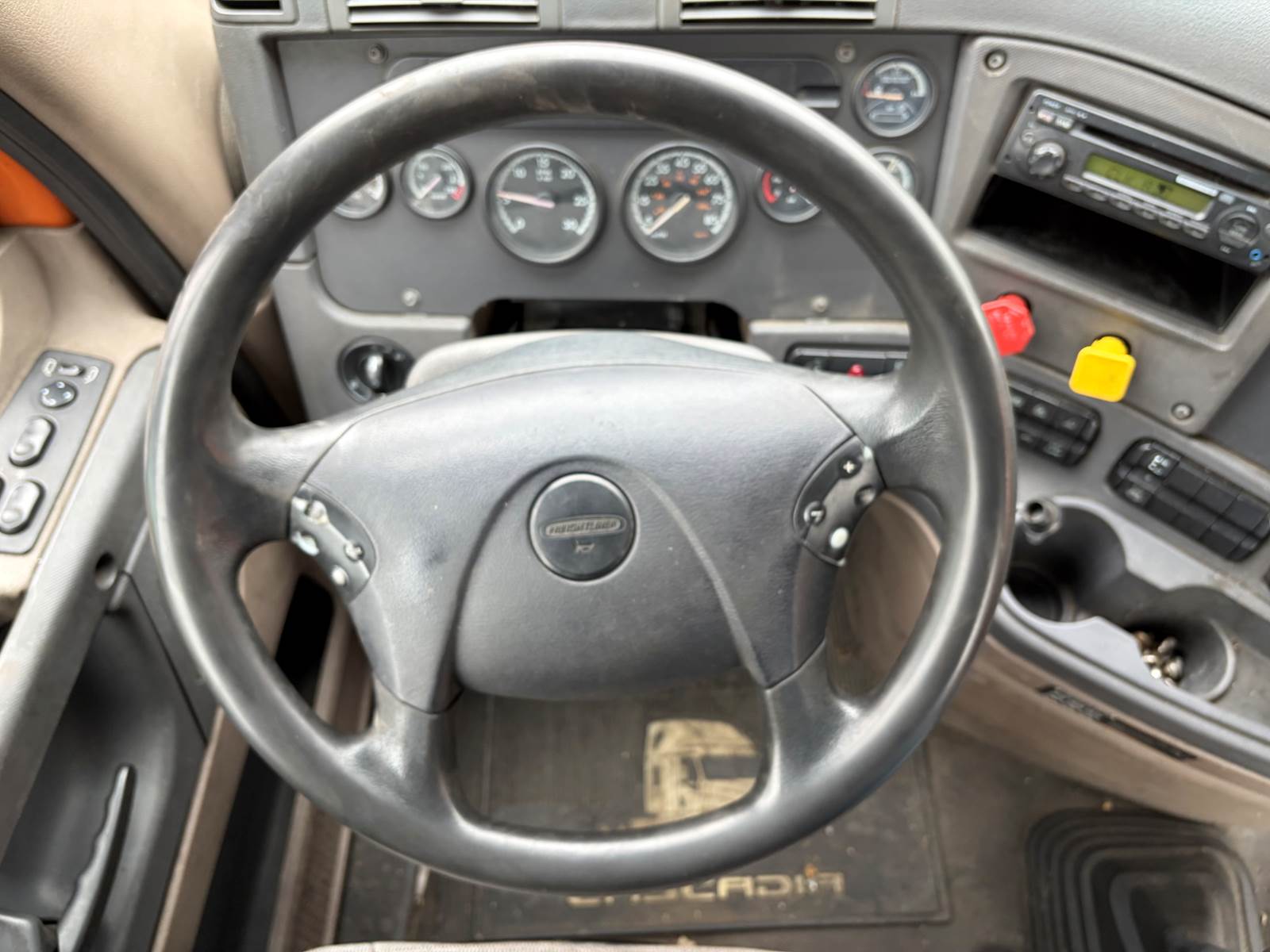 Used 2012 Freightliner Cascadia - photo 13