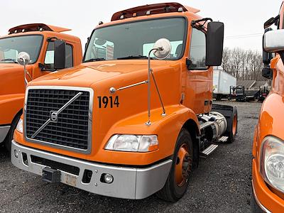 Used 2018 Volvo VNM - photo 1