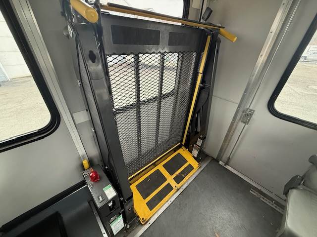 Used 2016 Ford E-350 - photo 25