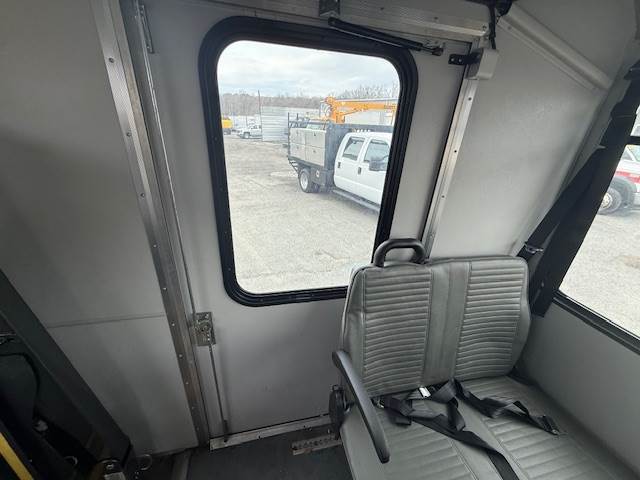 Used 2016 Ford E-350 - photo 31