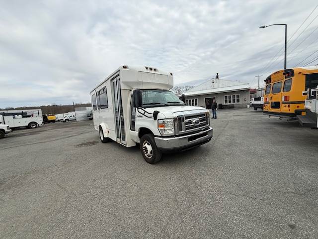 Used 2016 Ford E-350 - photo 7