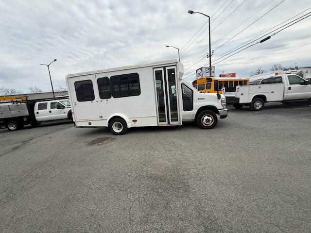 Used 2016 Ford E-350 - photo 9