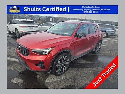Used 2023 Volvo XC40 - photo 1