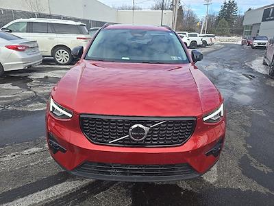 Used 2023 Volvo XC40 - photo 1