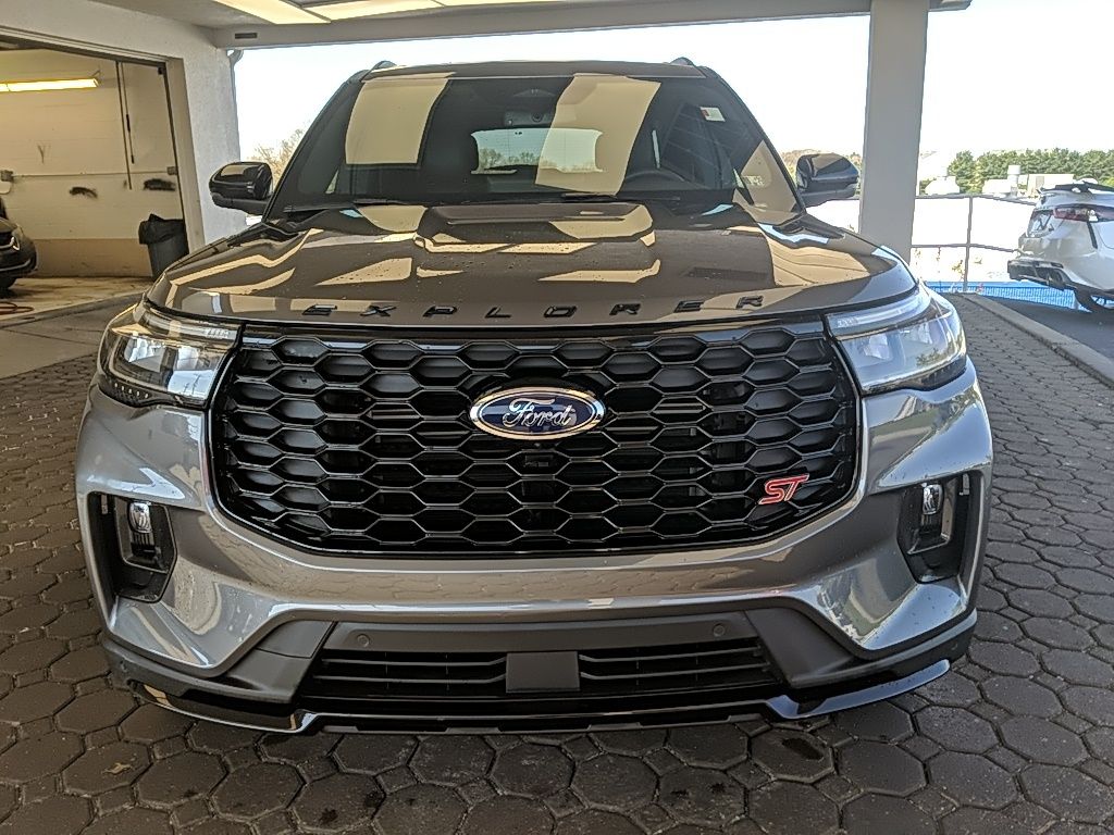 Used 2025 Ford Explorer - photo 5