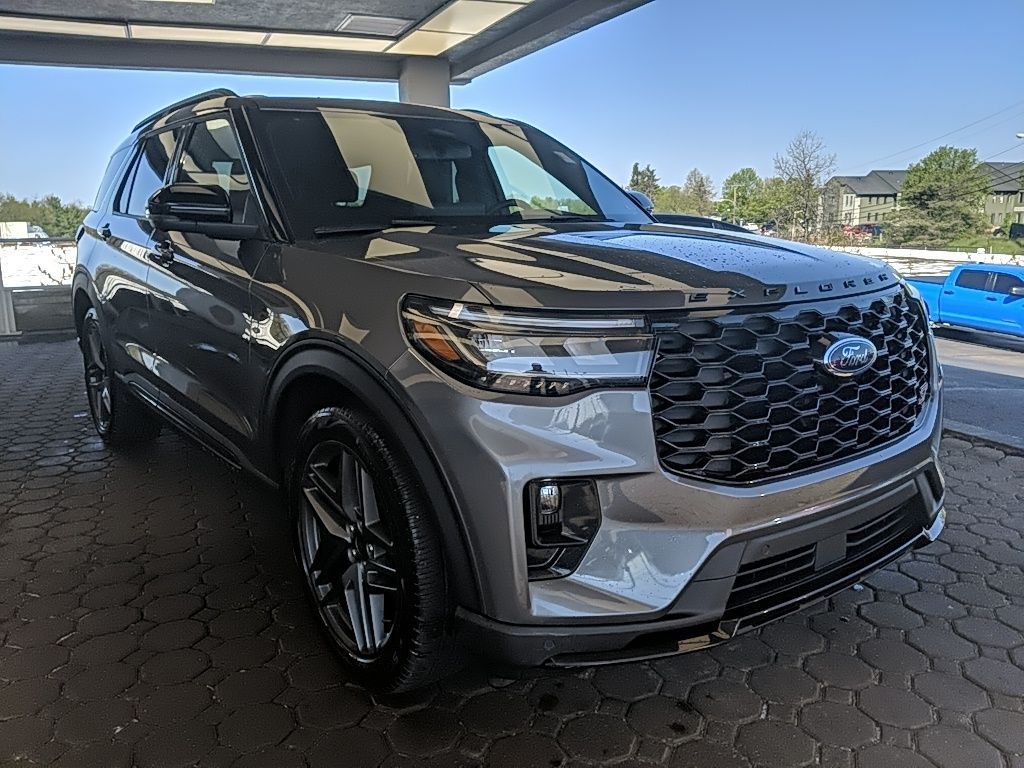 Used 2025 Ford Explorer - photo 7