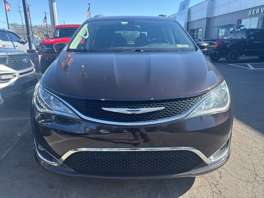 Used 2018 Chrysler Pacifica - photo 2