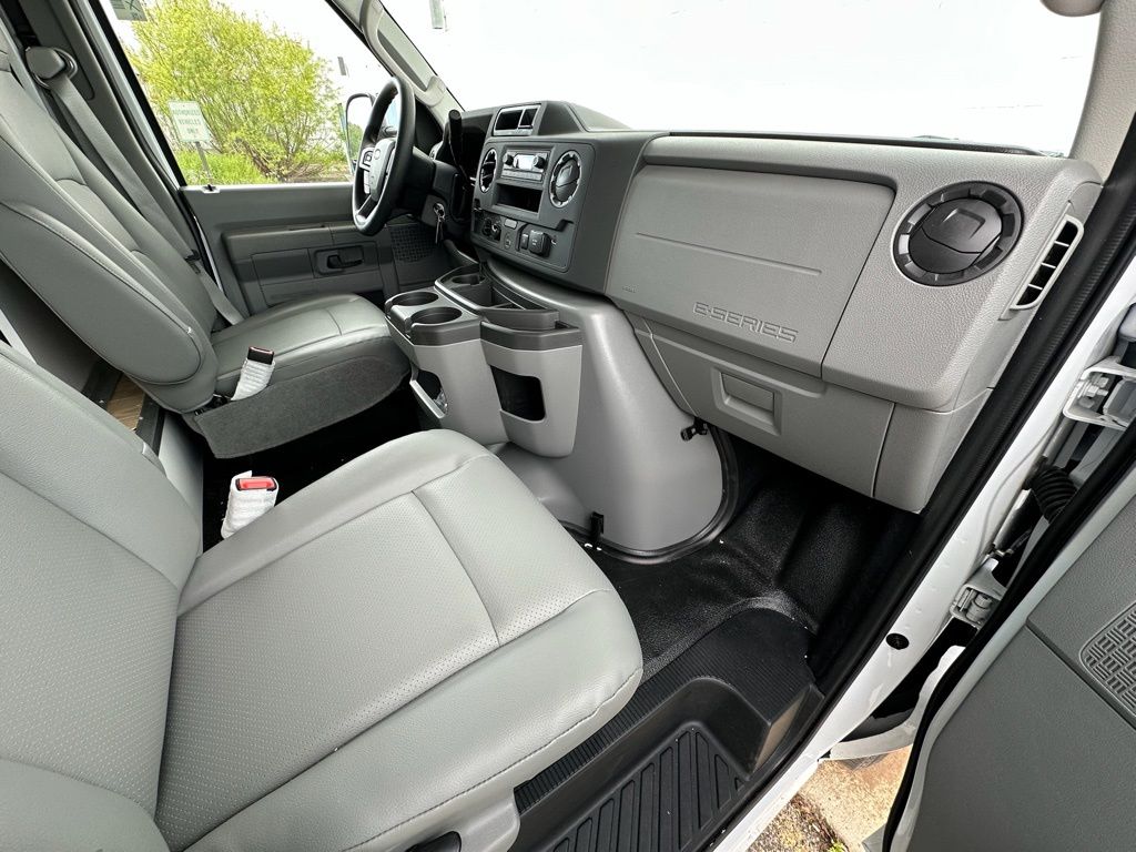 New 2027 Ford E-450 - photo 19