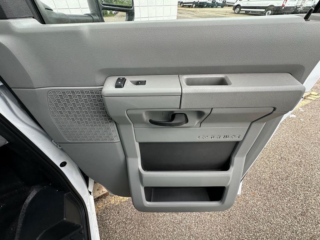 New 2027 Ford E-450 - photo 21