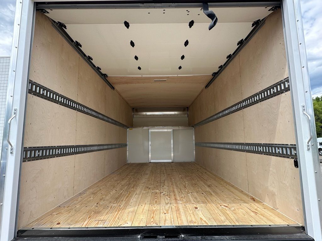 New 2027 Ford E-450 - photo 23