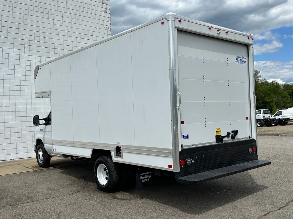 New 2027 Ford E-450 - photo 2