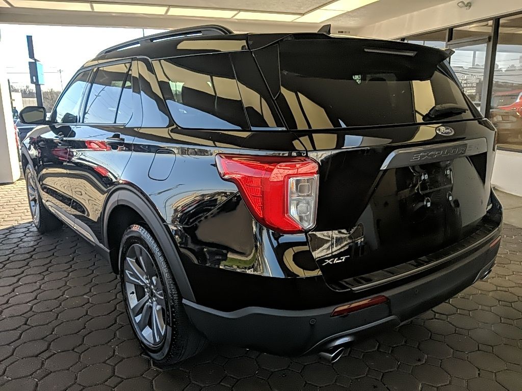 Used 2024 Ford Explorer - photo 2