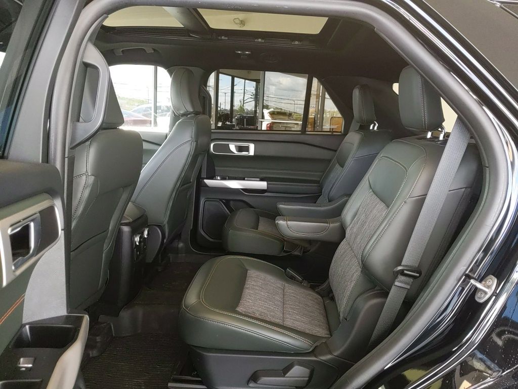 Used 2023 Ford Explorer - photo 1