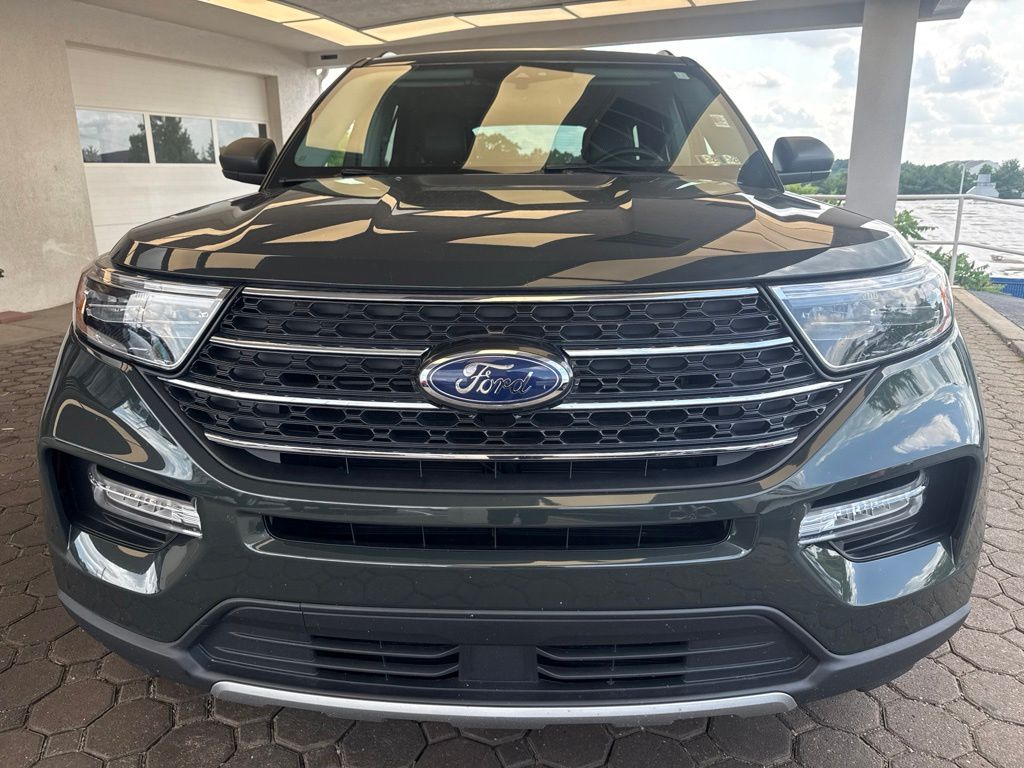 Used 2023 Ford Explorer - photo 2