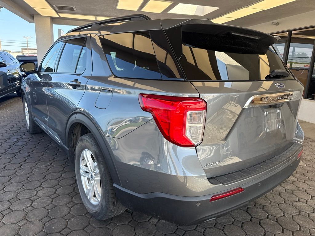 Used 2023 Ford Explorer - photo 2