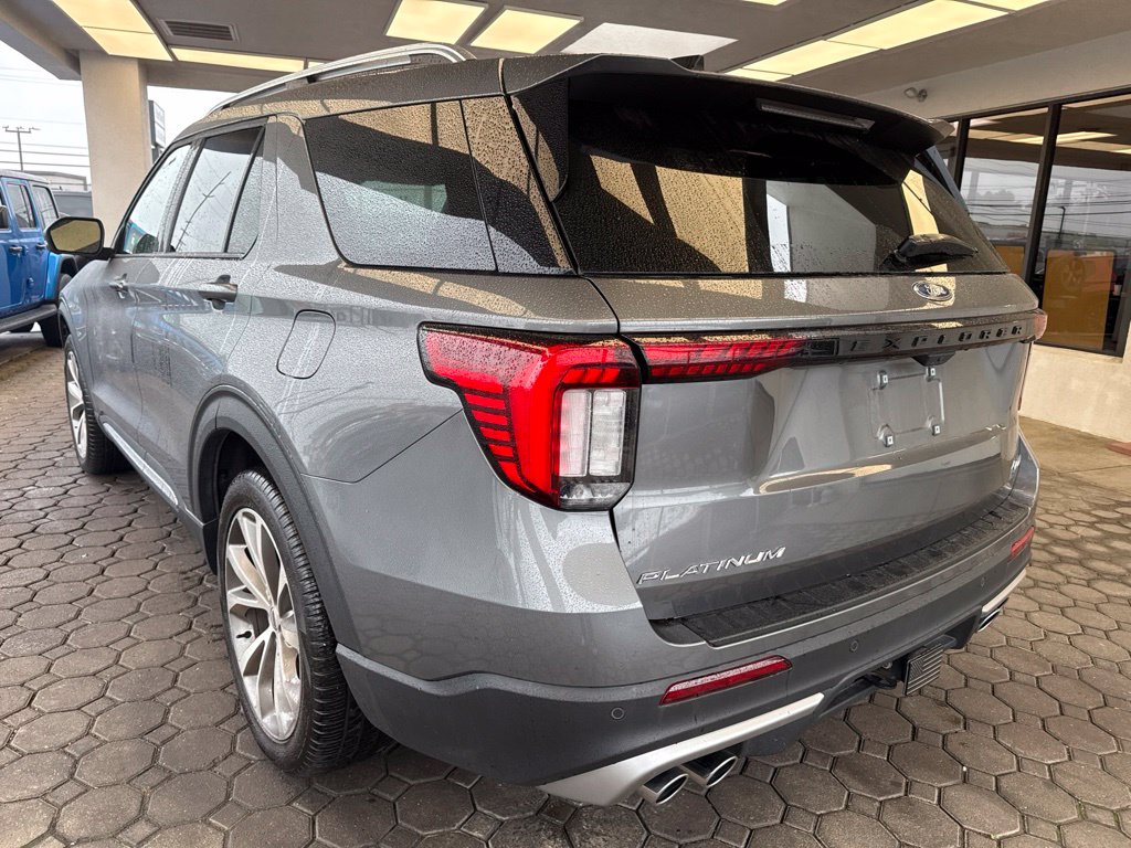 Used 2025 Ford Explorer - photo 2