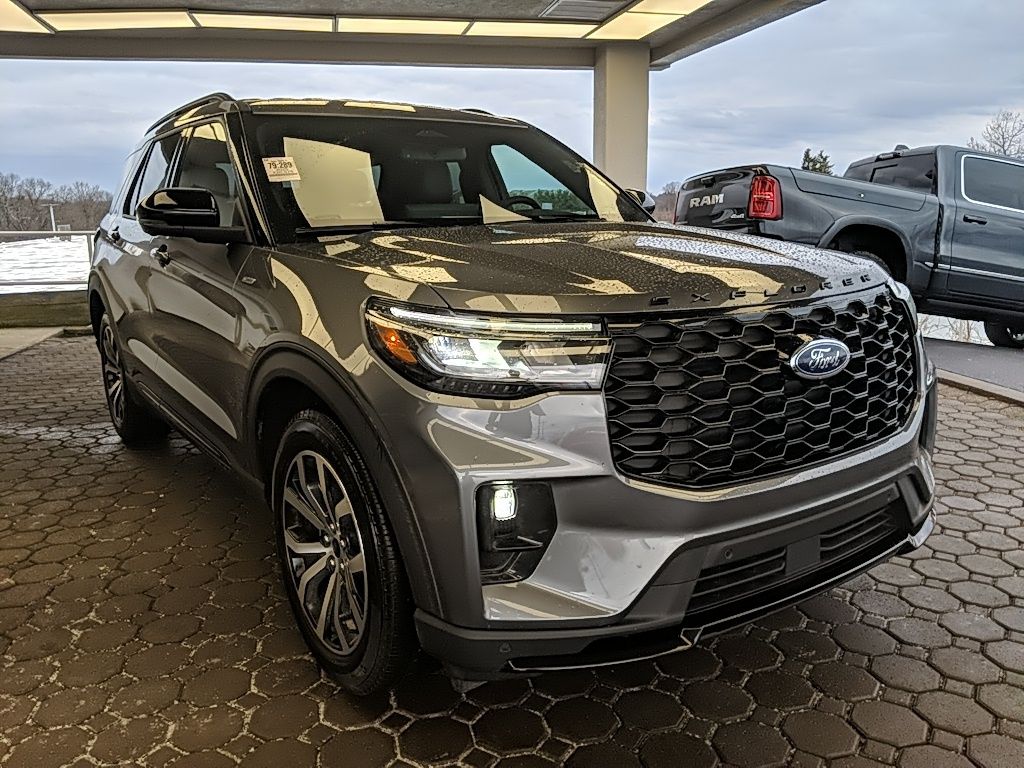 Used 2025 Ford Explorer - photo 6