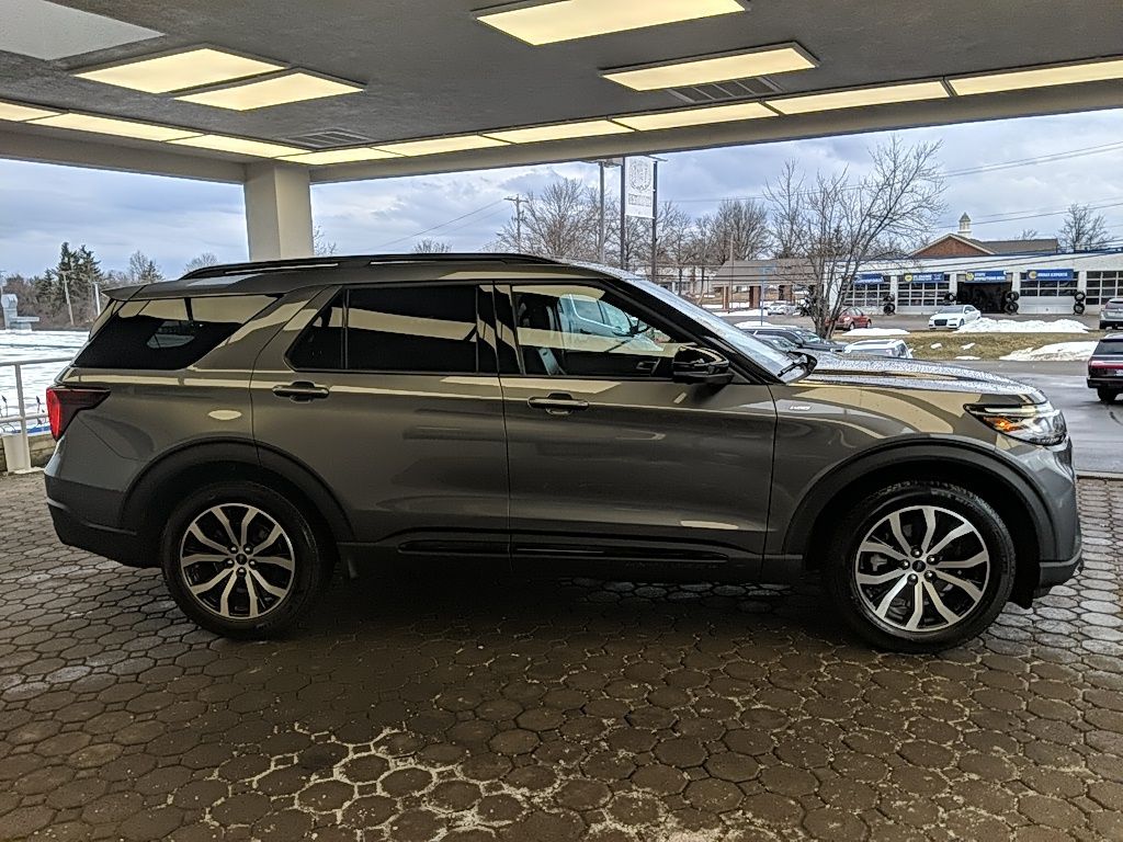 Used 2025 Ford Explorer - photo 7