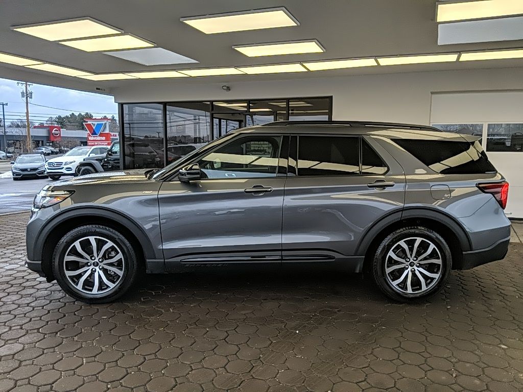 Used 2025 Ford Explorer - photo 10