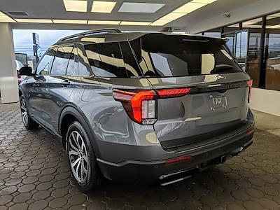 Used 2025 Ford Explorer - photo 1