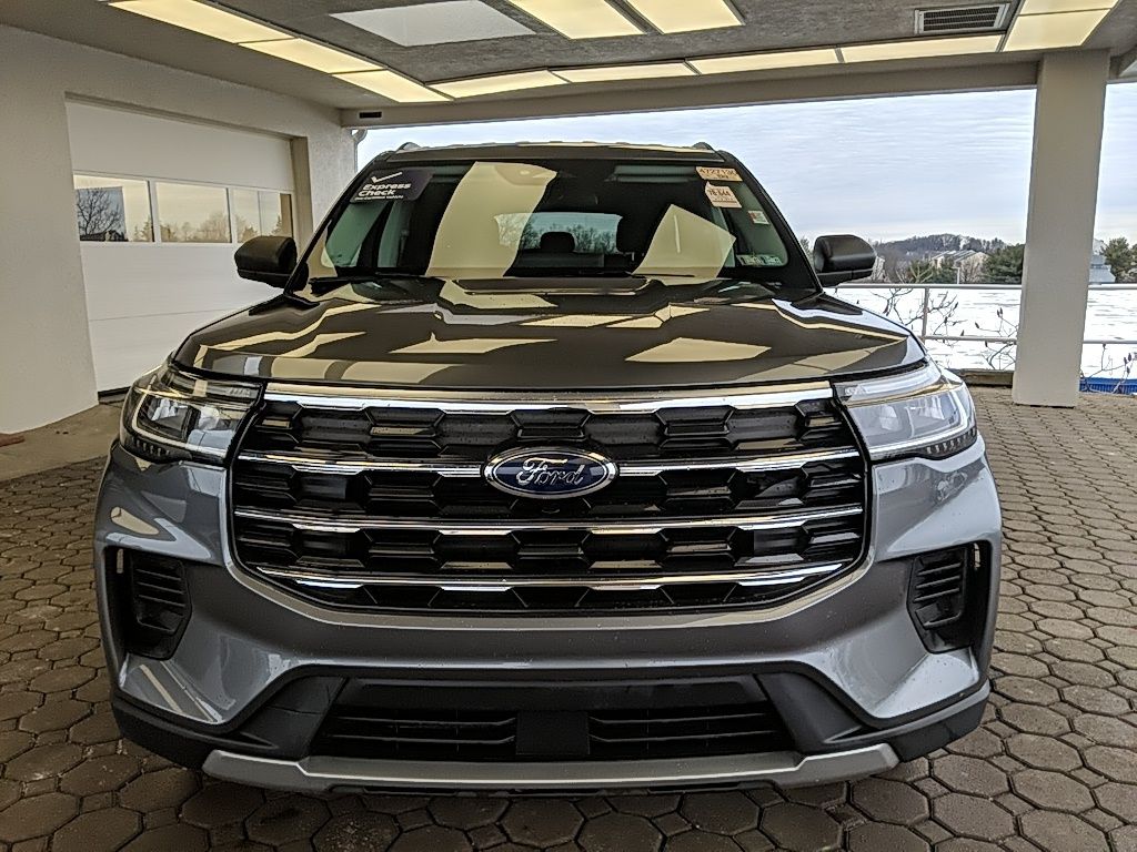 Used 2025 Ford Explorer - photo 5