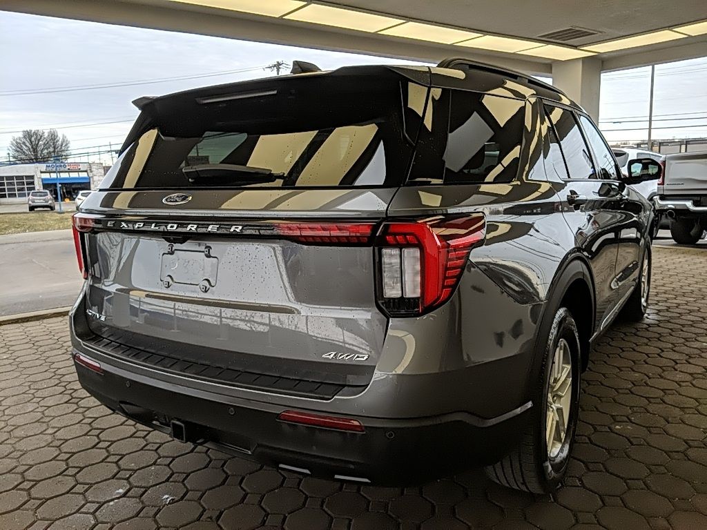 Used 2025 Ford Explorer - photo 8