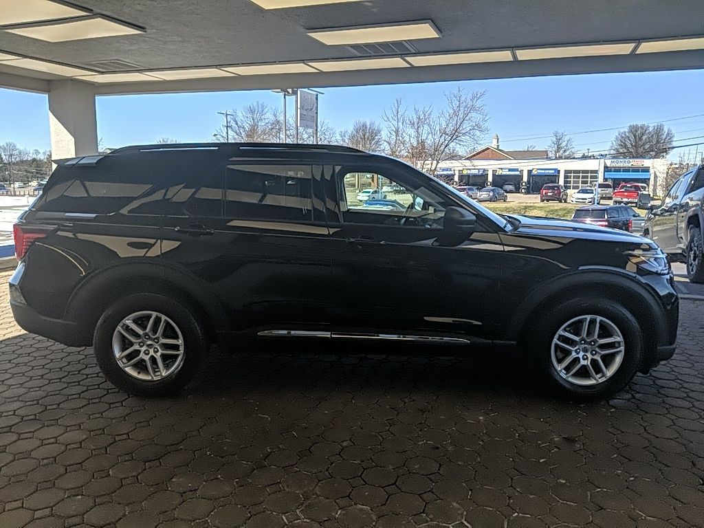 Used 2025 Ford Explorer - photo 8