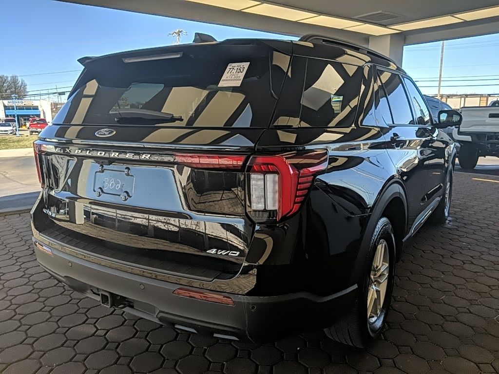 Used 2025 Ford Explorer - photo 9