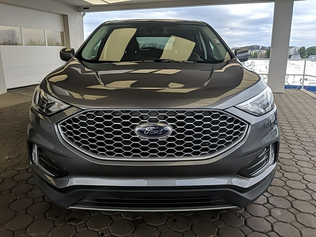 Used 2024 Ford Edge - photo 2