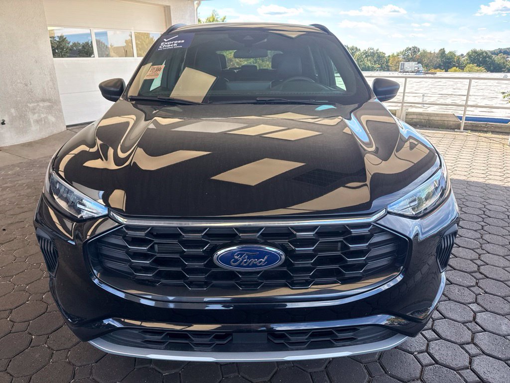 Used 2024 Ford Escape - photo 2